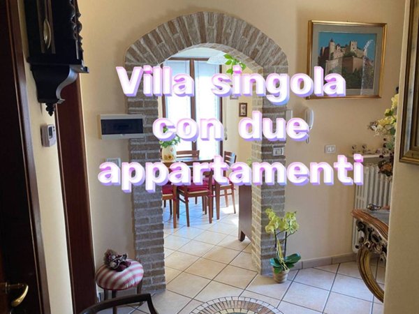 casa indipendente in vendita a Gavirate