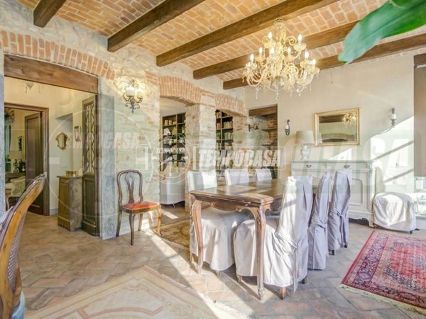 appartamento in vendita a Gavirate in zona Voltorre