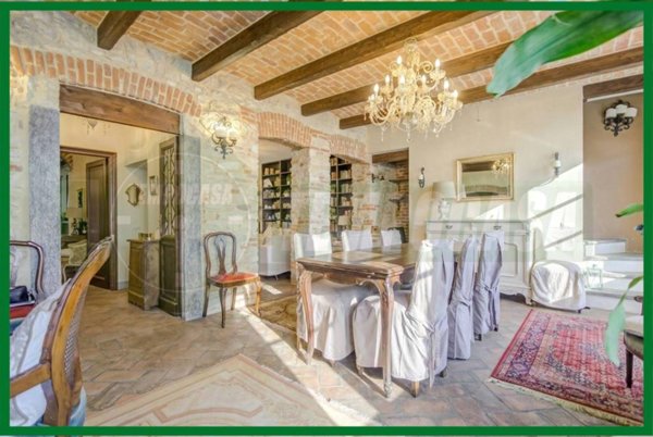 casa indipendente in vendita a Gavirate in zona Voltorre