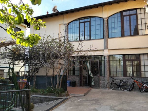 casa indipendente in vendita a Gavirate