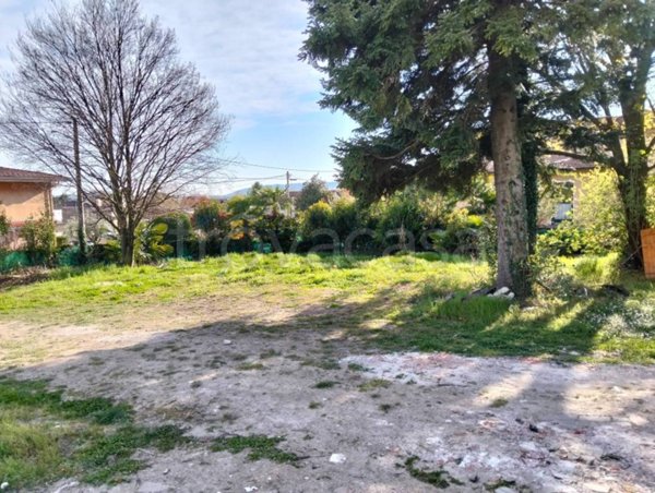 terreno edificabile in vendita a Gavirate in zona Voltorre
