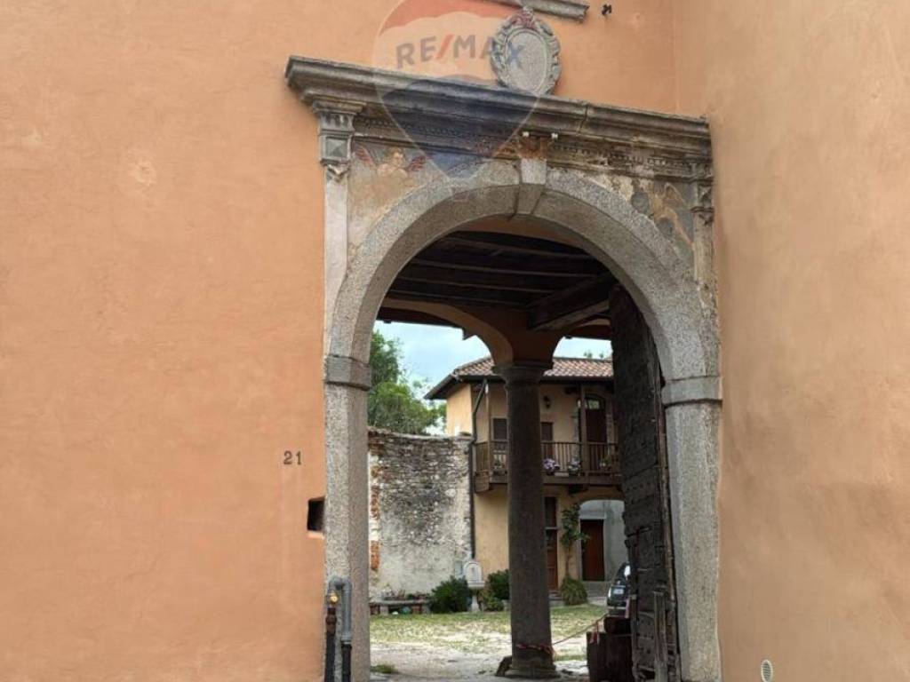 casa indipendente in vendita a Gavirate