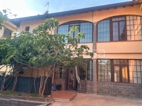 casa indipendente in vendita a Gavirate