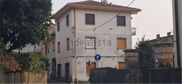 casa indipendente in vendita a Gavirate