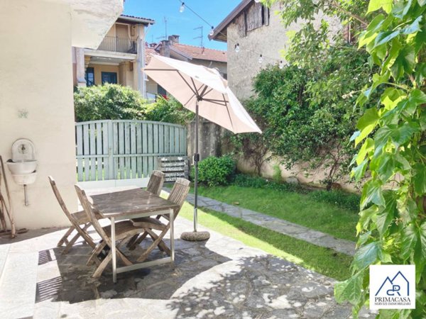 casa indipendente in vendita a Gavirate