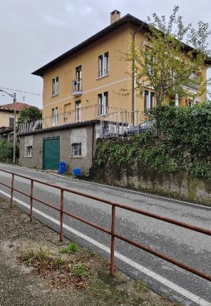 casa indipendente in vendita a Gavirate
