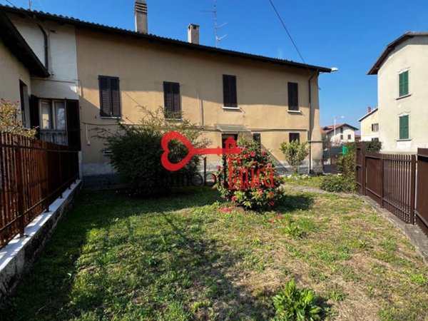 casa indipendente in vendita a Gavirate in zona Voltorre