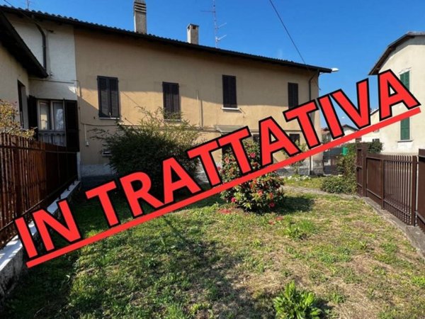 casa indipendente in vendita a Gavirate in zona Voltorre