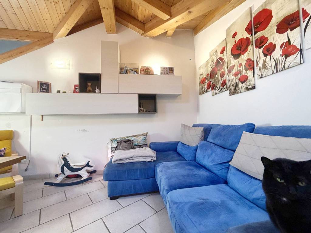 appartamento in vendita a Gavirate