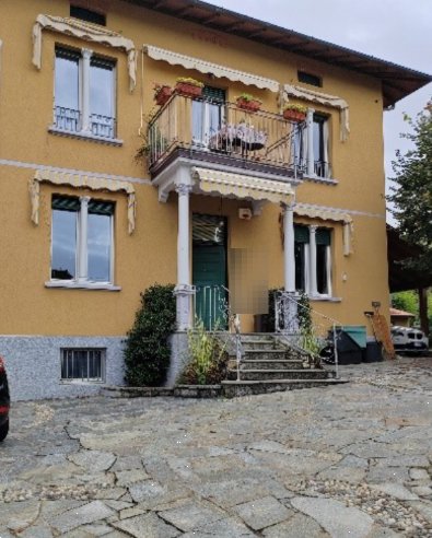 casa indipendente in vendita a Gavirate