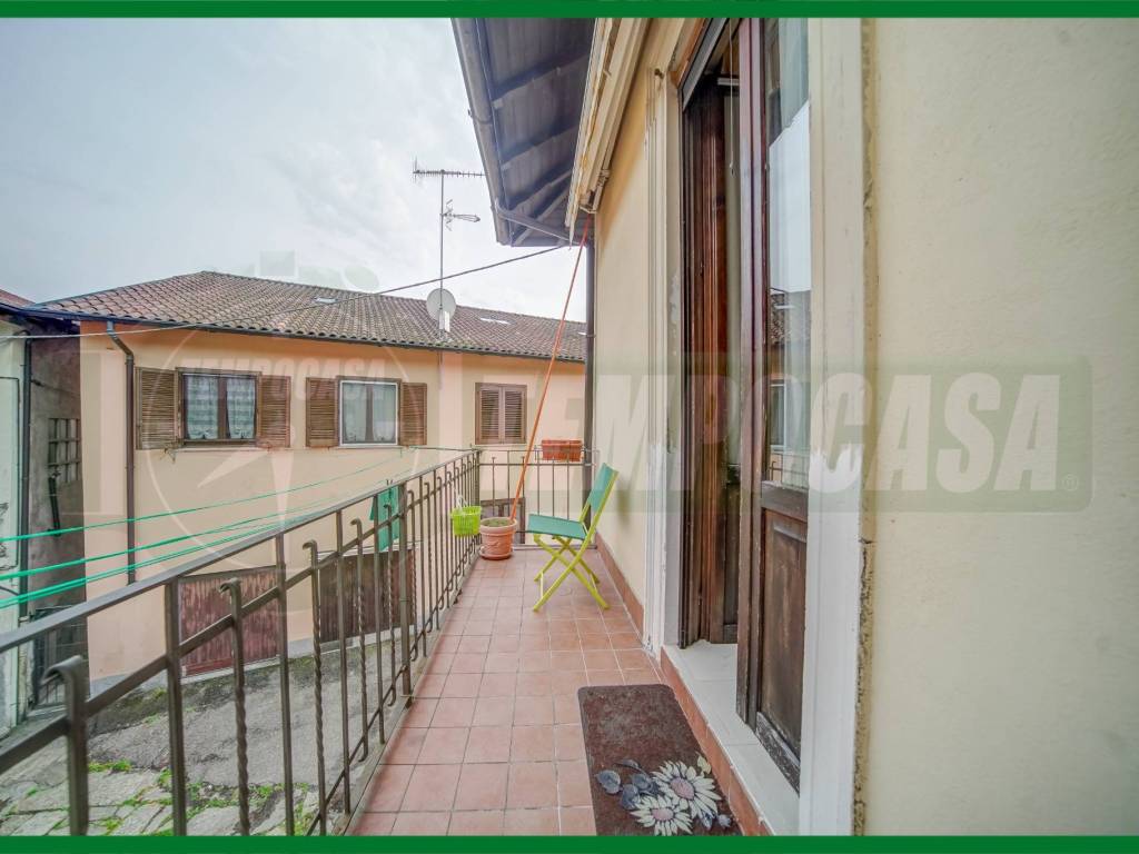 casa indipendente in vendita a Gavirate