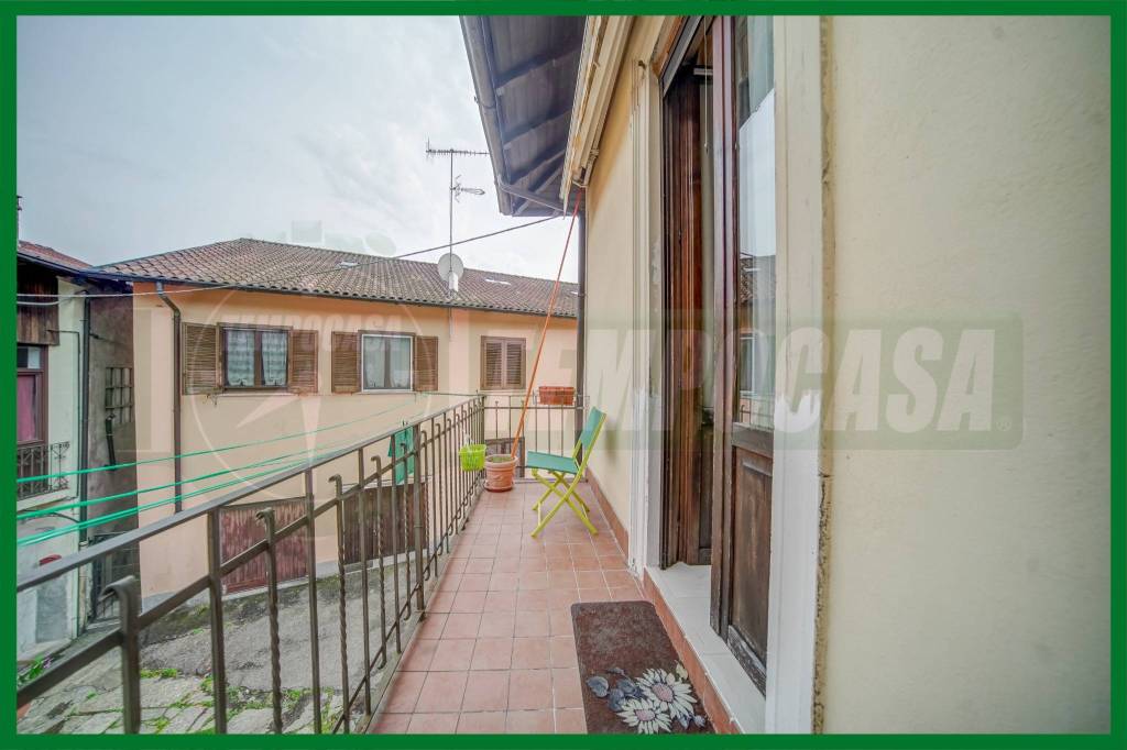 casa indipendente in vendita a Gavirate