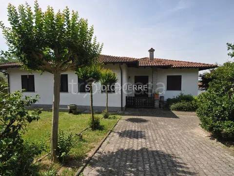 casa indipendente in vendita a Gavirate