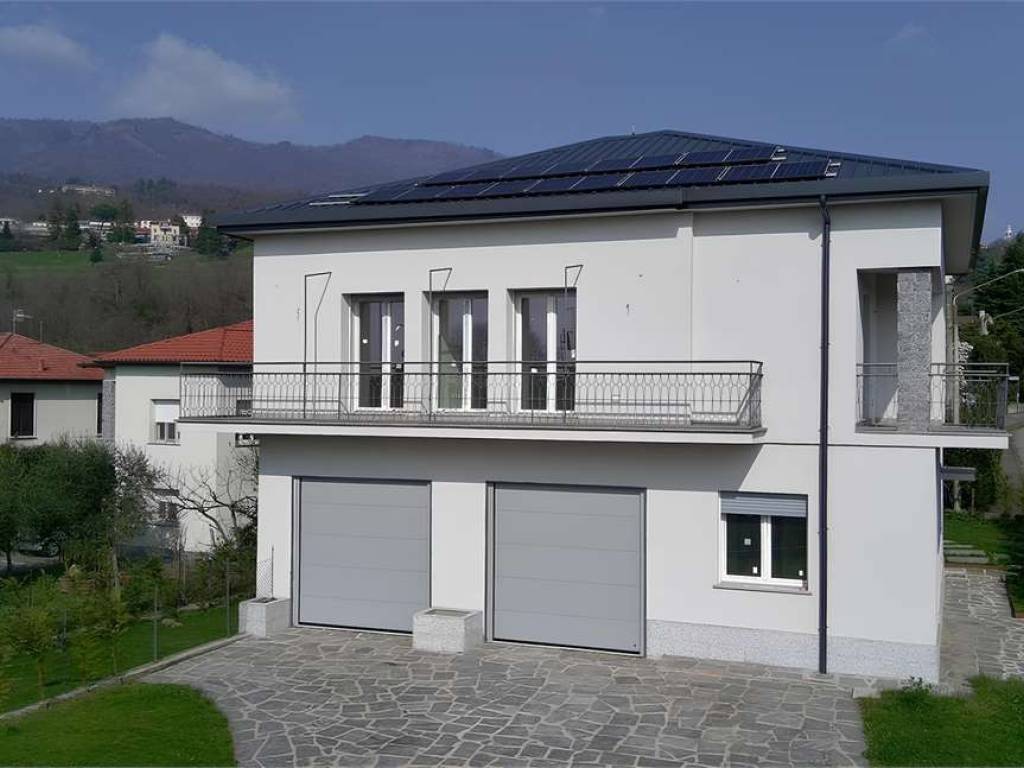 casa indipendente in vendita a Gavirate in zona Voltorre