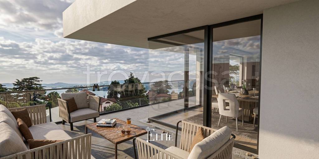 casa indipendente in vendita a Gavirate in zona Voltorre