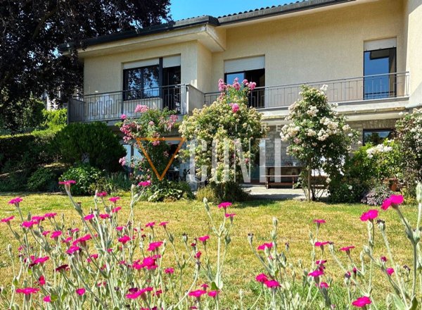casa indipendente in vendita a Gavirate