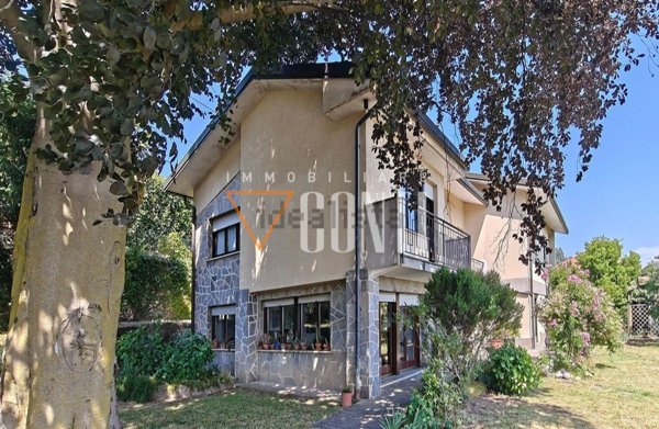casa indipendente in vendita a Gavirate