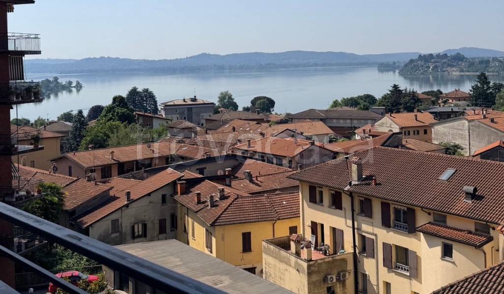 appartamento in vendita a Gavirate