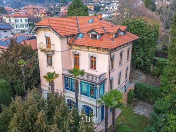 casa indipendente in vendita a Gavirate