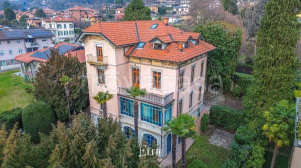 casa indipendente in vendita a Gavirate