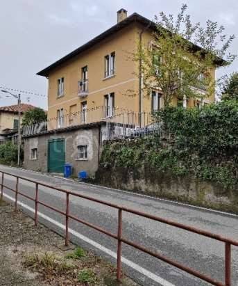 casa indipendente in vendita a Gavirate in zona Oltrona al Lago