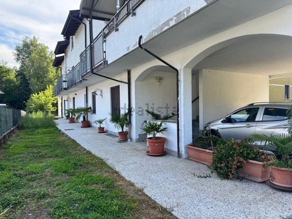 appartamento in vendita a Gavirate in zona Voltorre