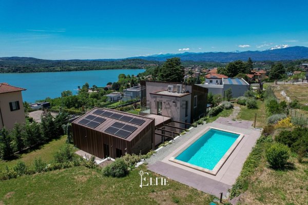 casa indipendente in vendita a Gavirate in zona Voltorre