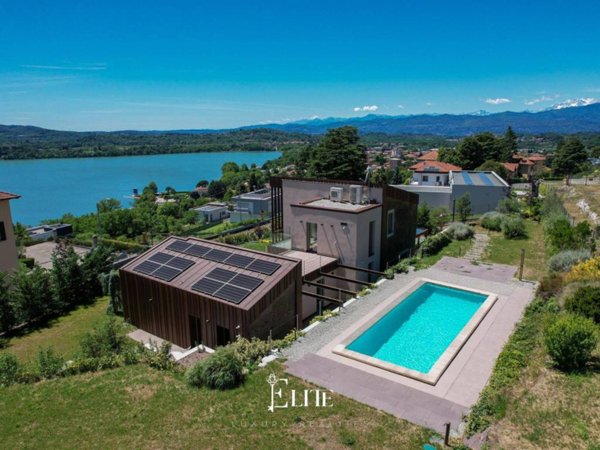 casa indipendente in vendita a Gavirate in zona Voltorre