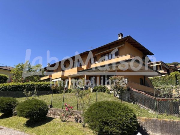 appartamento in vendita a Gavirate in zona Voltorre