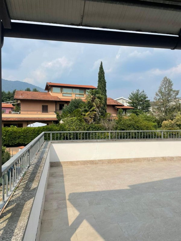 appartamento in vendita a Gavirate in zona Voltorre