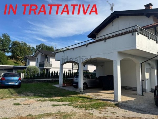 appartamento in vendita a Gavirate in zona Voltorre