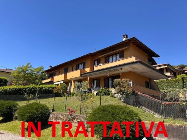 appartamento in vendita a Gavirate in zona Voltorre