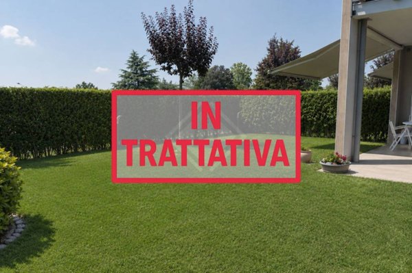 casa indipendente in vendita a Gavirate