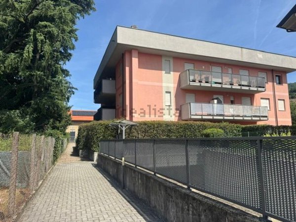 appartamento in vendita a Gavirate in zona Voltorre