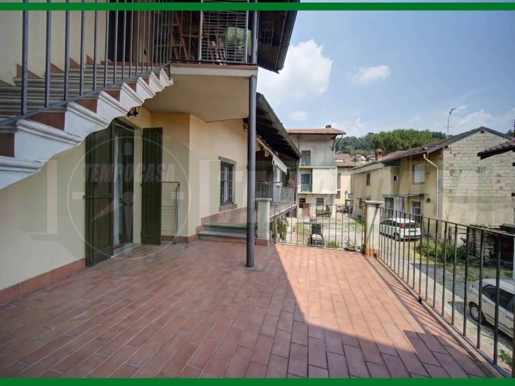 casa indipendente in vendita a Gavirate