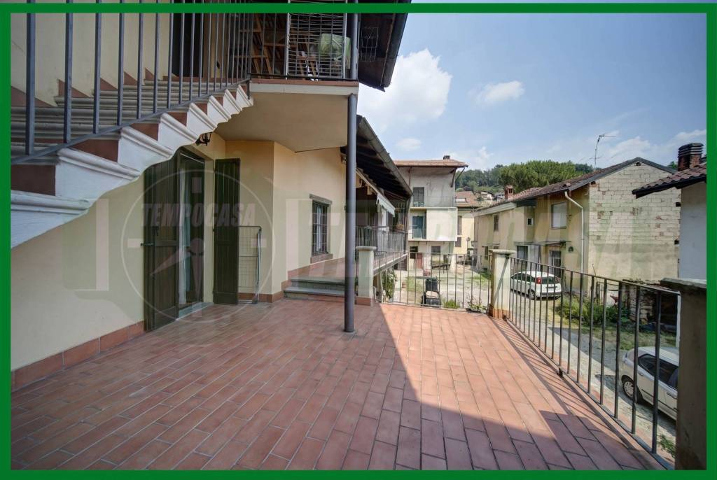 casa indipendente in vendita a Gavirate