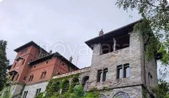 casa indipendente in vendita a Gavirate