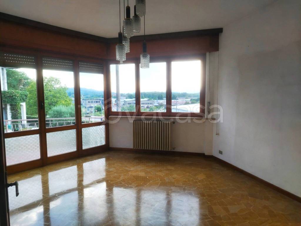 appartamento in vendita a Gavirate
