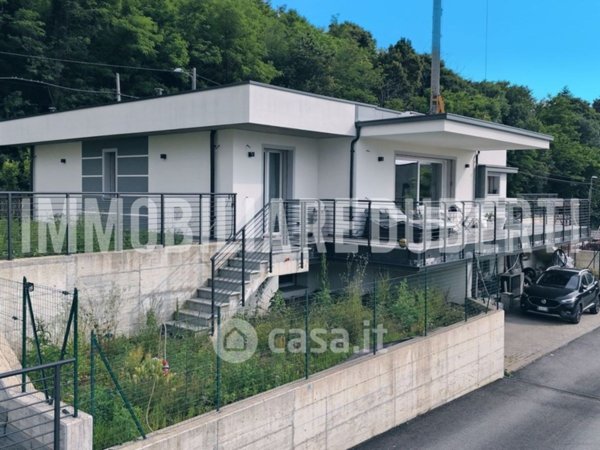 casa indipendente in vendita a Gavirate
