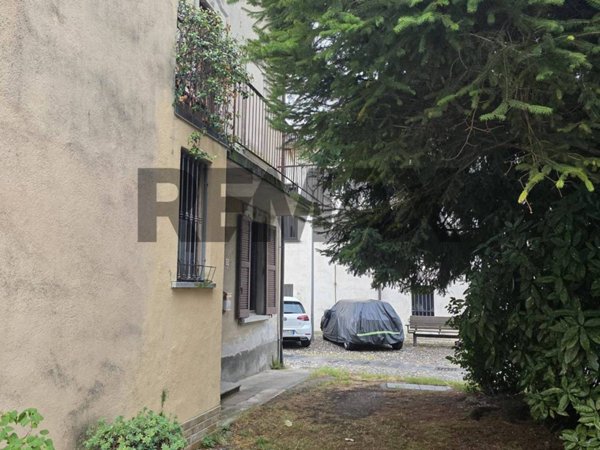 casa indipendente in vendita a Gavirate in zona Voltorre