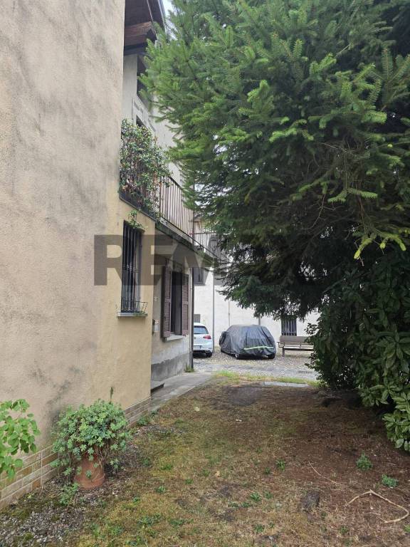 casa indipendente in vendita a Gavirate in zona Voltorre
