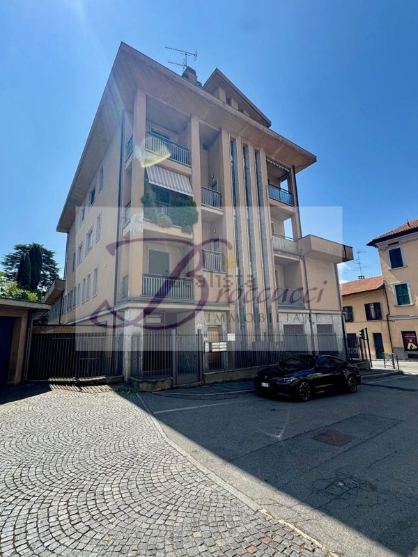 appartamento in vendita a Gavirate