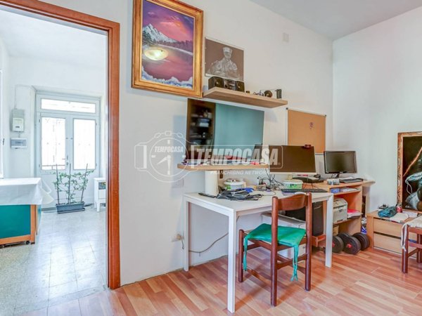 appartamento in vendita a Gavirate in zona Oltrona al Lago