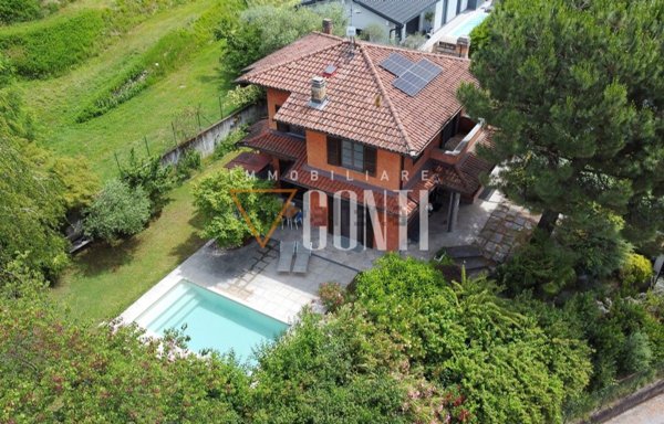 casa indipendente in vendita a Gavirate in zona Voltorre