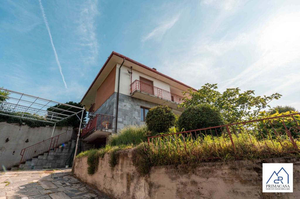 casa indipendente in vendita a Gavirate