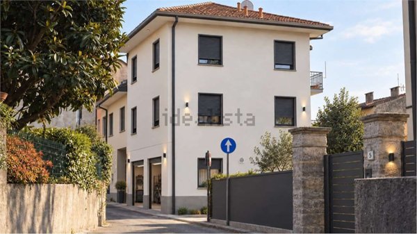 locale commerciale in vendita a Gavirate