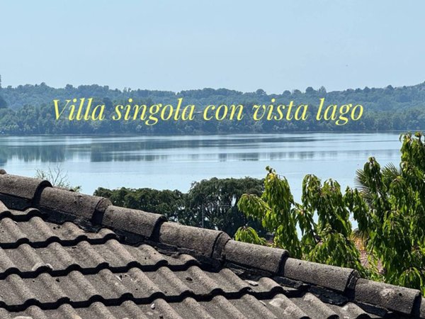 casa indipendente in vendita a Gavirate in zona Voltorre