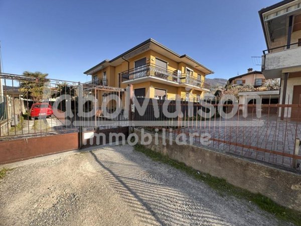 appartamento in vendita a Gavirate in zona Voltorre