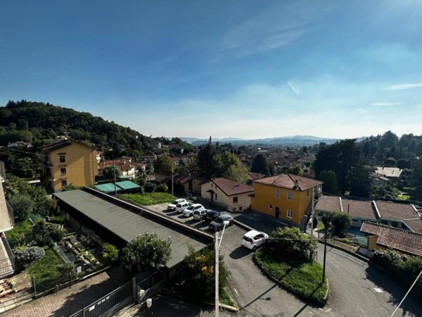 appartamento in vendita a Gavirate