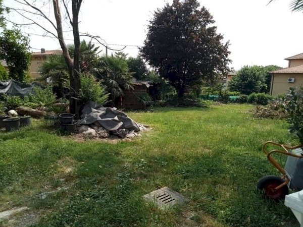 terreno in vendita a Gavirate in zona Voltorre